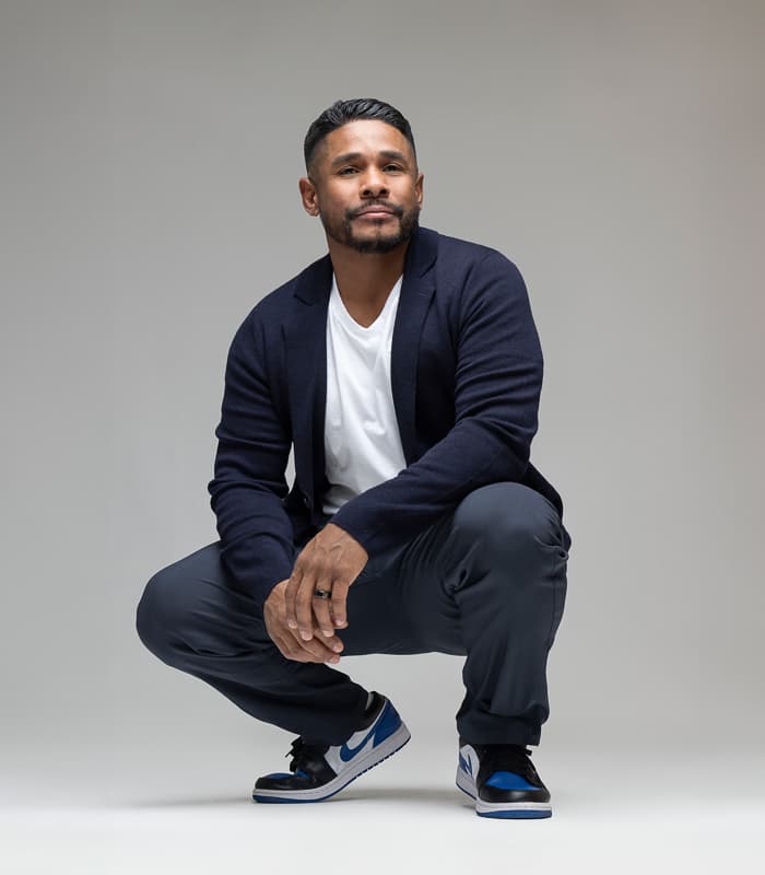 Barjes Angulo crouching